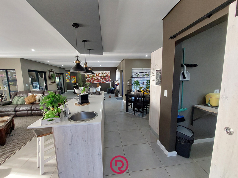 Luxury Living Meets Effortless Entertaining: 3 Bedroom 2 Bathroom Entertainer's dream in Hartland - Photo 8