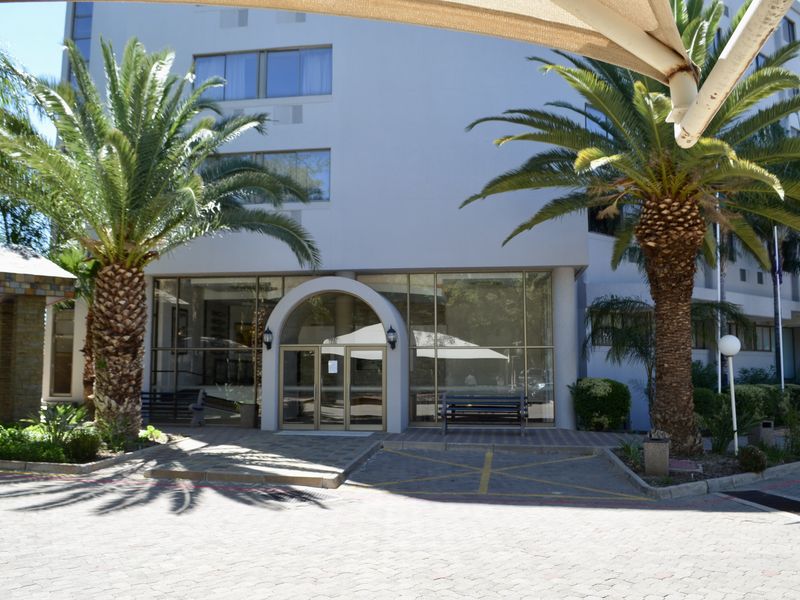 A-Grade Offices to Rent in the Prestigious Mercure Hotel, Windhoek. Sole Mandate!! - Photo 2