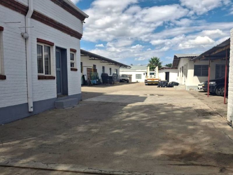 FOR SALE – LAFRENZ- WAREHOUSE – PRIME LOCATION - Photo 3