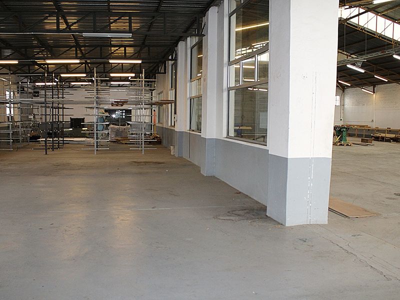 FOR SALE – LAFRENZ- WAREHOUSE – PRIME LOCATION - Photo 7