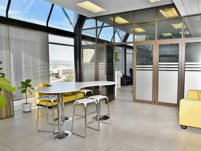 A high-yield commercial asset with a built-in corporate tenant and locked-in income until 2028 - Photo 7