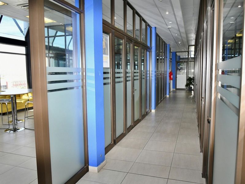 A high-yield commercial asset with a built-in corporate tenant and locked-in income until 2028 - Photo 8