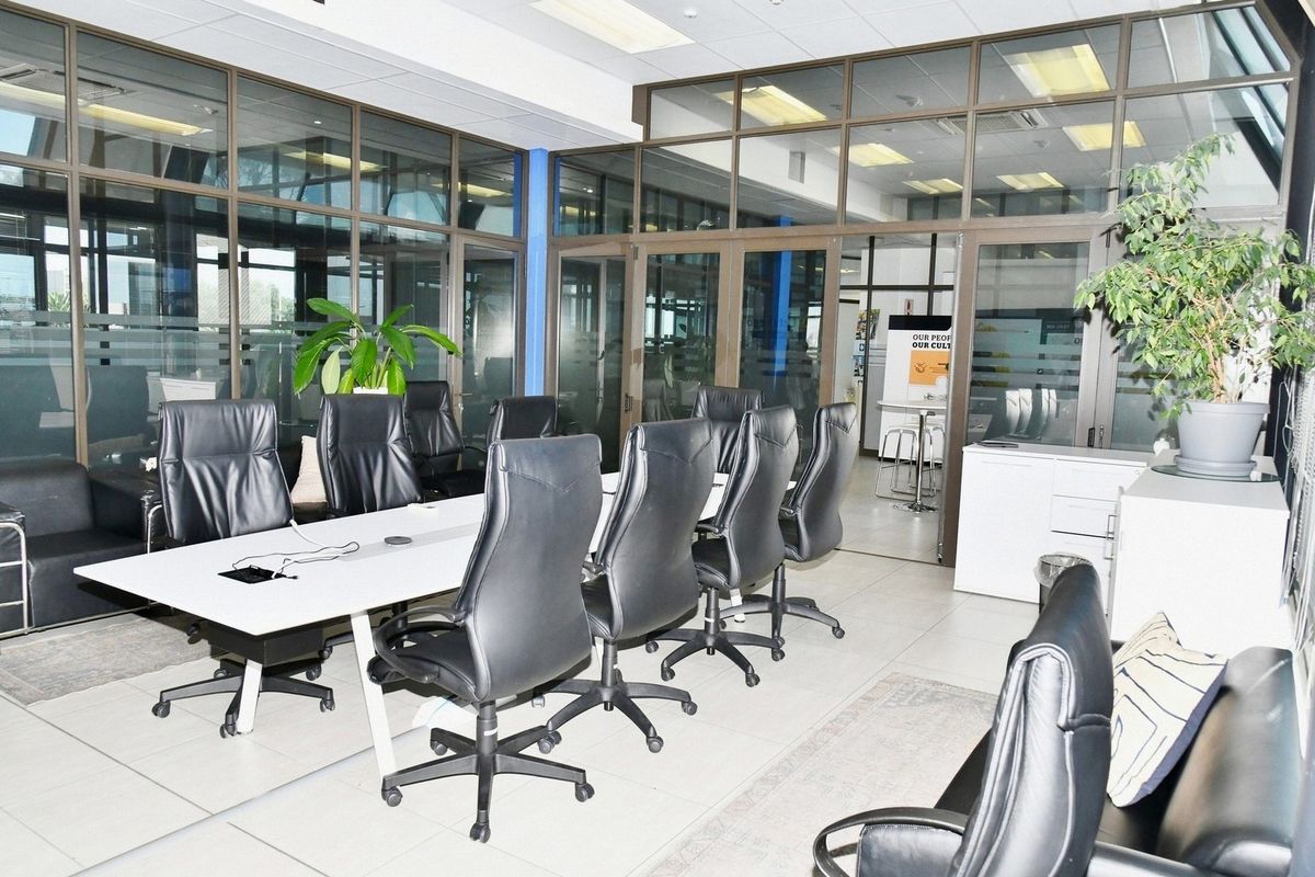 A high-yield commercial asset with a built-in corporate tenant and locked-in income until 2028 - Photo 4