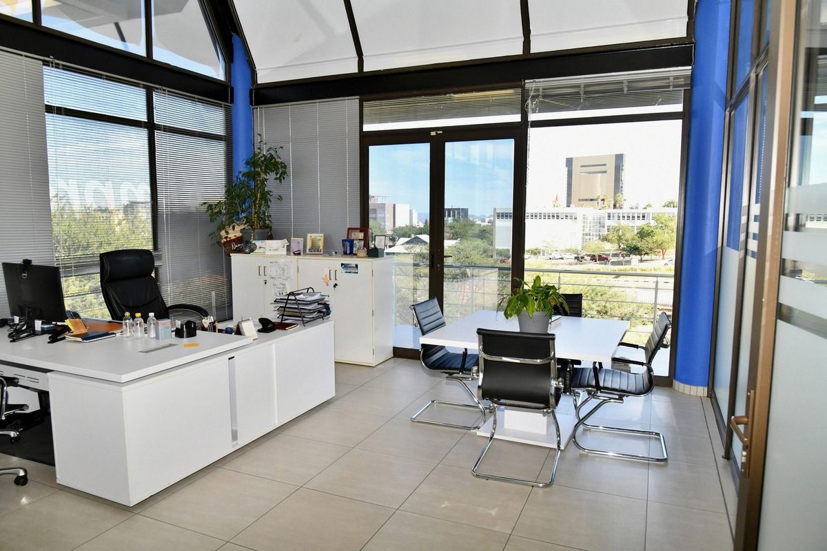 A high-yield commercial asset with a built-in corporate tenant and locked-in income until 2028 - Photo 2