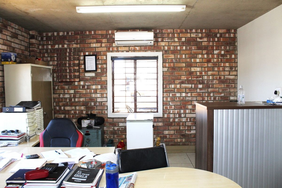 LAFRENZ – INDUSTRIAL – WARHOUSE & OFFICES – TO RENT - Photo 3
