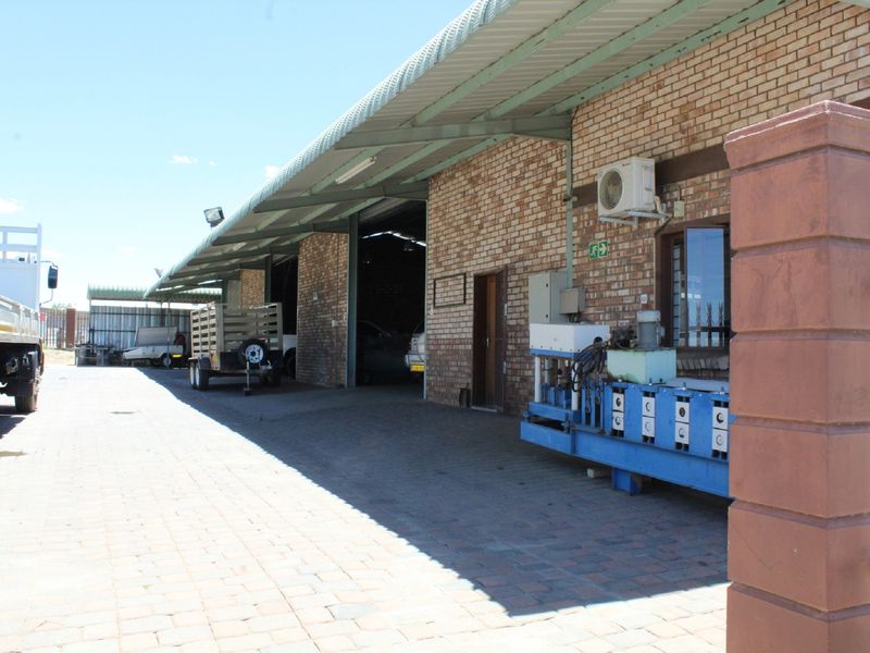 LAFRENZ – INDUSTRIAL – WARHOUSE & OFFICES – TO RENT - Photo 2