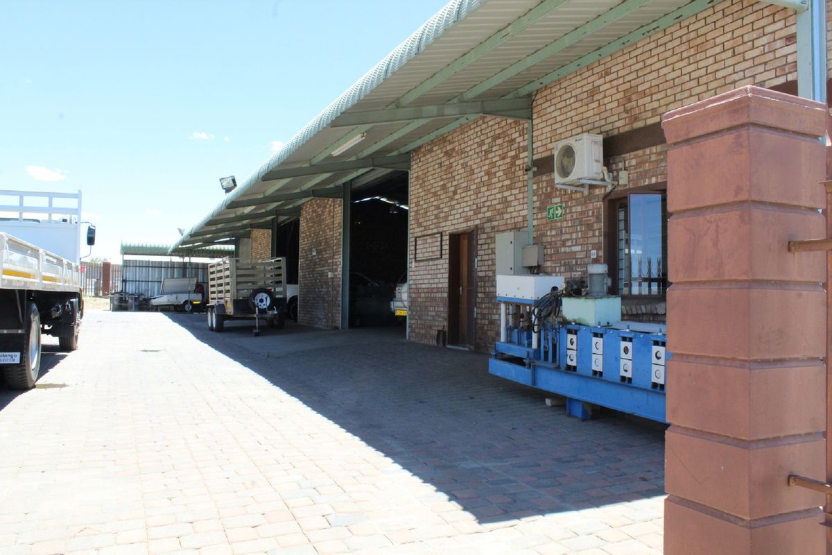 LAFRENZ – INDUSTRIAL – WARHOUSE & OFFICES – TO RENT - Photo 2