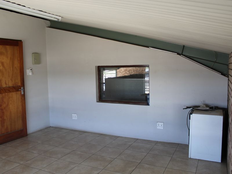 LAFRENZ – INDUSTRIAL – WARHOUSE & OFFICES – TO RENT - Photo 4