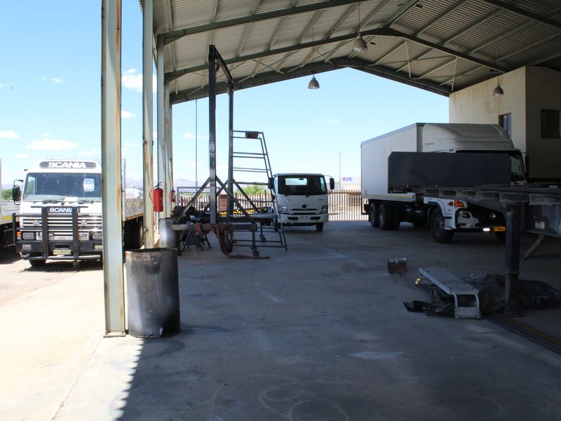 LAFRENZ – INDUSTRIAL – WARHOUSE & OFFICES – TO RENT - Photo 5