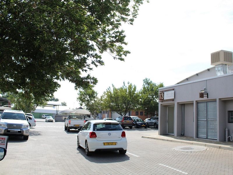 TO LET - SOUTHRN IDUSTRIAL - Photo 5