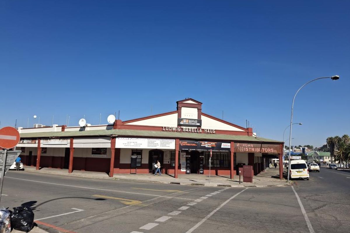 A SINGLE-STORY BUILDING WITH 6 RETAIL SHOPS - Photo 3