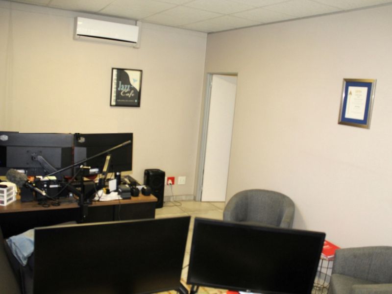 FOR SALE - EXCEPTIONAL OFFICE SPACE – KLEIN WINDHOEK - Photo 3