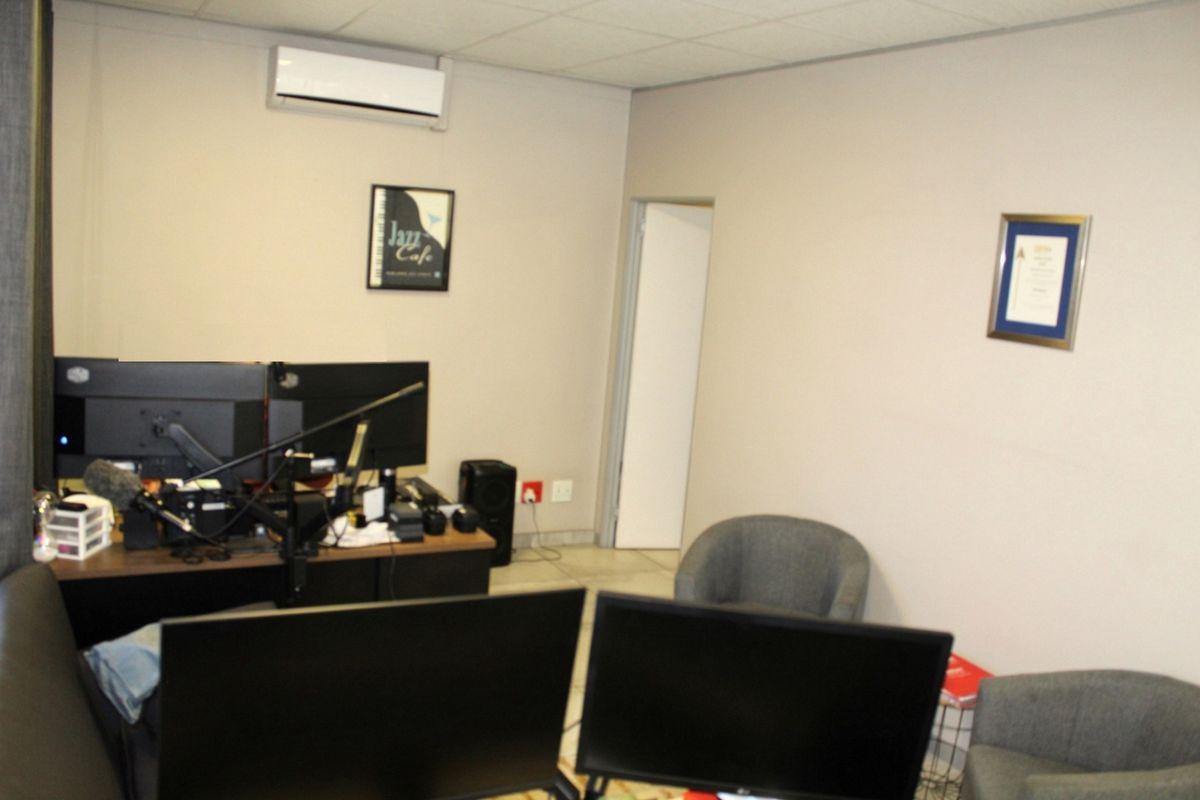FOR SALE - EXCEPTIONAL OFFICE SPACE – KLEIN WINDHOEK - Photo 3