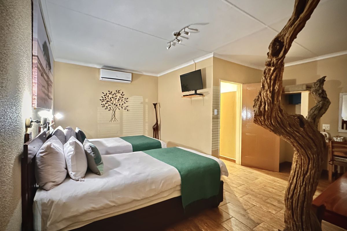 8 Bedroom Guesthouse for Sale, Otjiwarongo - Photo 5