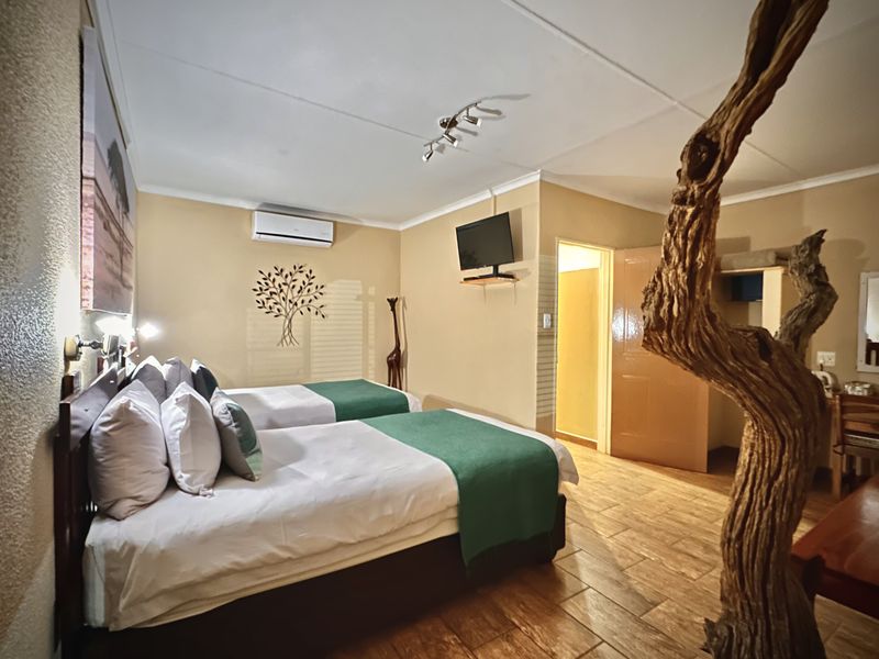 8 Bedroom Guesthouse for Sale, Otjiwarongo - Photo 5