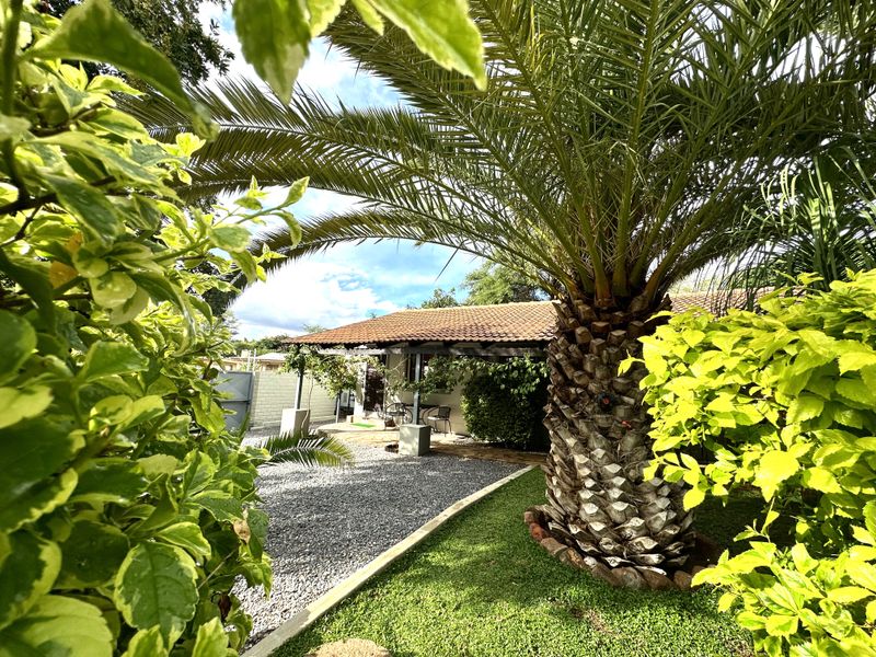 8 Bedroom Guesthouse for Sale, Otjiwarongo - Photo 3