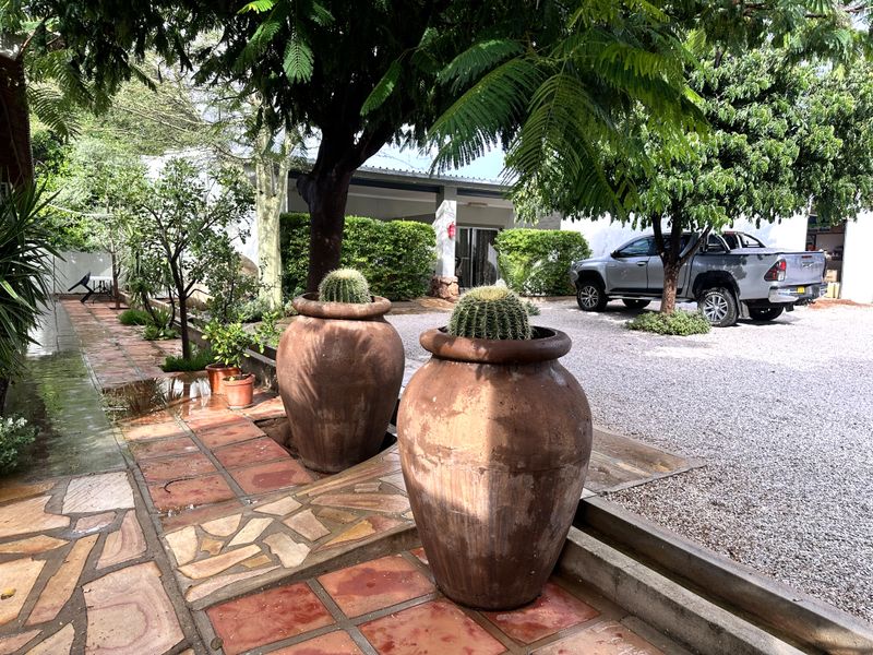 8 Bedroom Guesthouse for Sale, Otjiwarongo - Photo 8