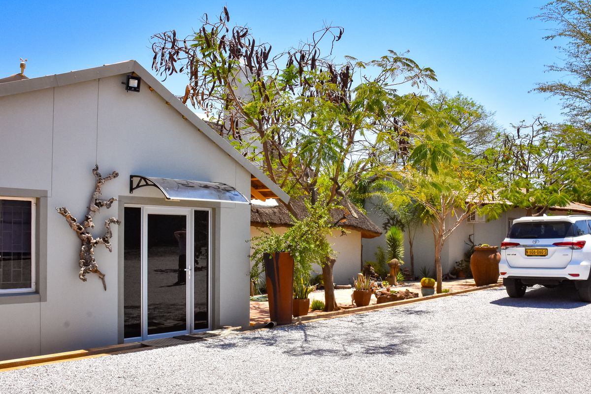 8 Bedroom Guesthouse for Sale, Otjiwarongo - Photo 4