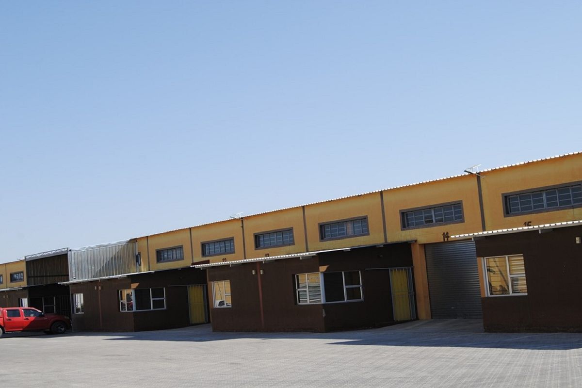 PRIME LOCATED INDUSTRIAL PROPERTY - FOR SALE -  ONDANGWA - NAMIBIA - Photo 4