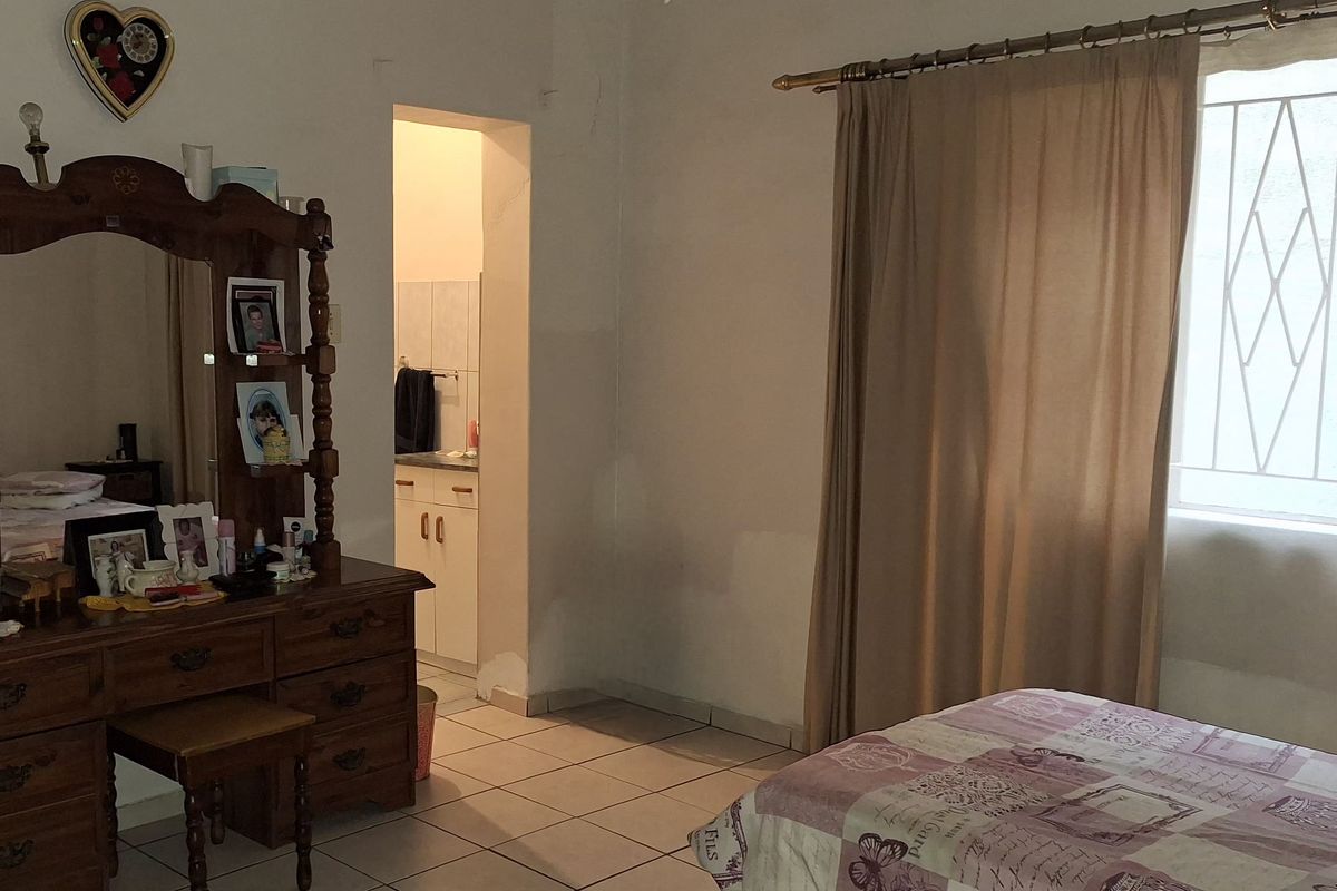 FREE STANDING PROPERTY - Photo 4