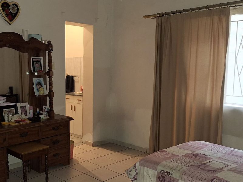 FREE STANDING PROPERTY - Photo 4