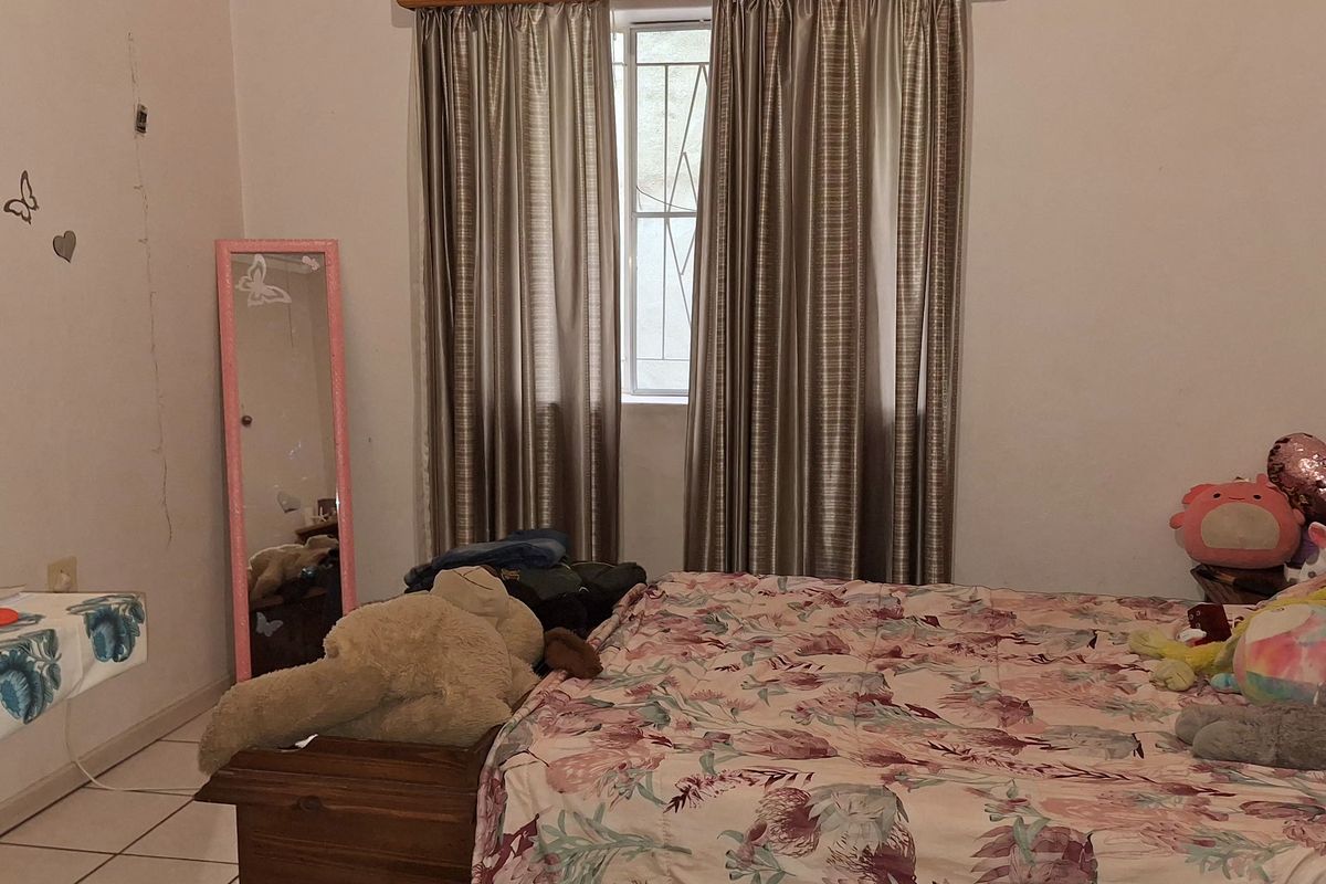 FREE STANDING PROPERTY - Photo 3