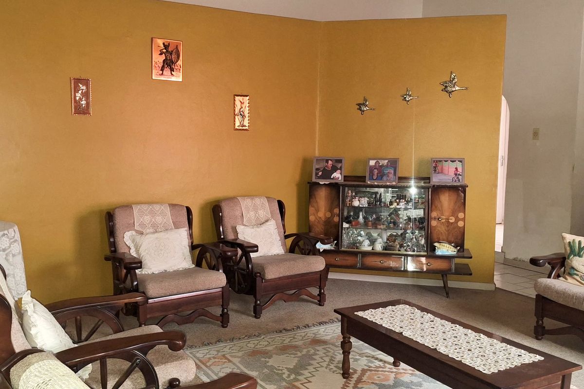 FREE STANDING PROPERTY - Photo 2