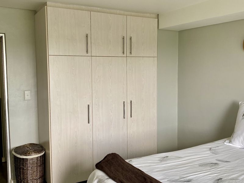 For Sale: Modern 2-Bedroom Apartment in Riverport Complex, Windhoek - Photo 4