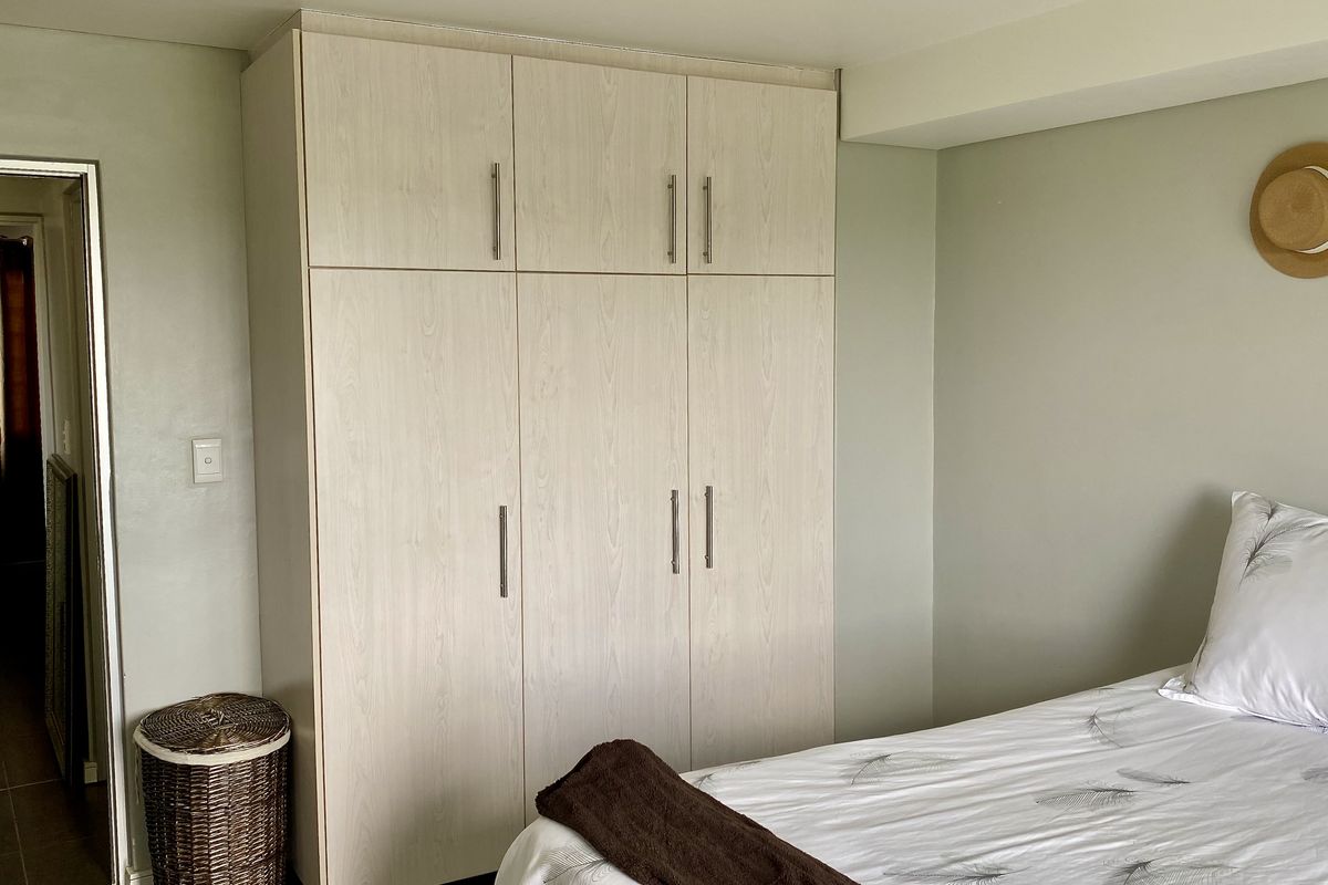 For Sale: Modern 2-Bedroom Apartment in Riverport Complex, Windhoek - Photo 4