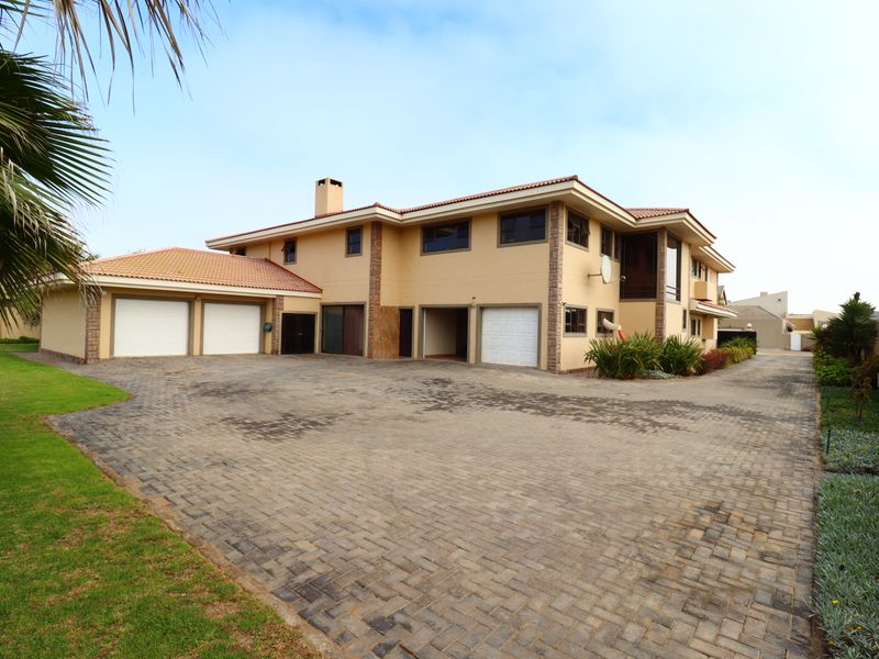 Stunning coastal property with Sea-view For Sale - Photo 2