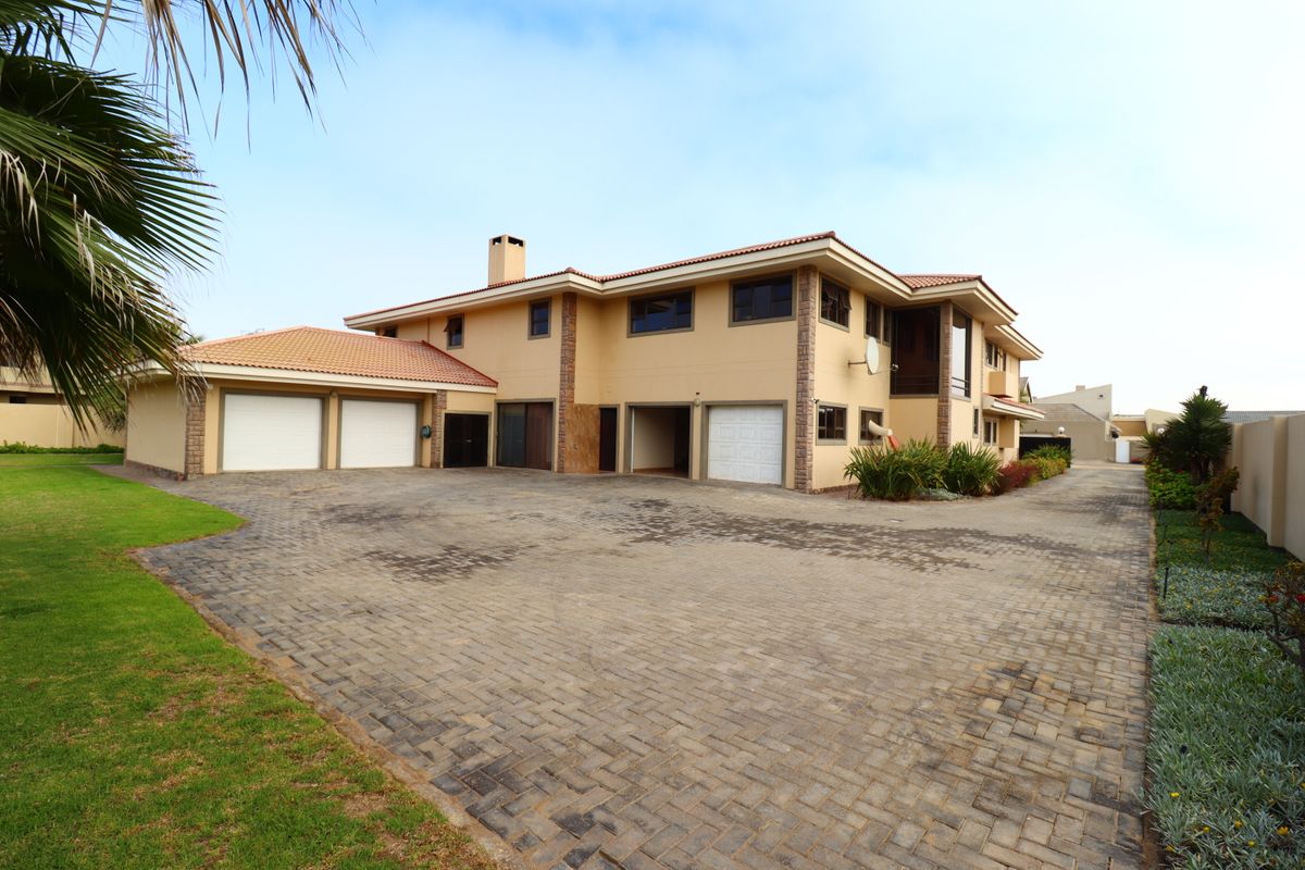 Stunning coastal property with Sea-view For Sale - Photo 2