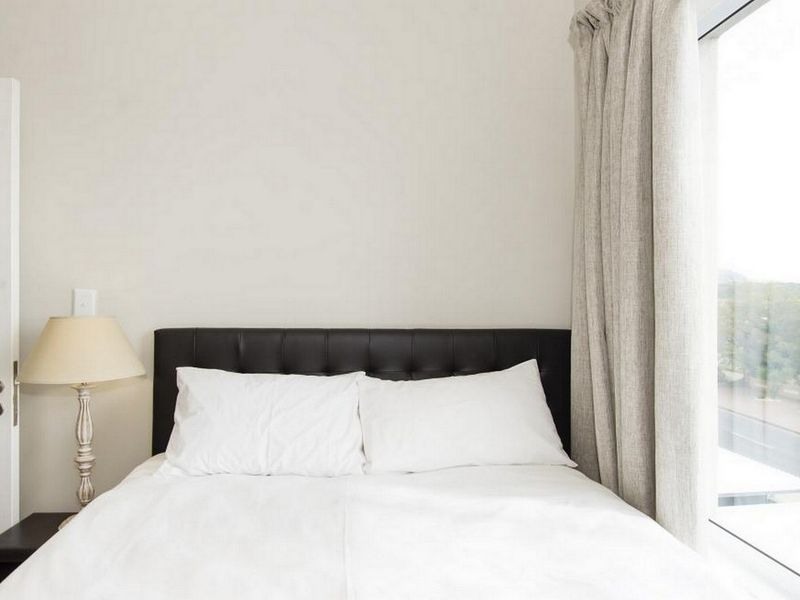 TWO BEDROOM APARTMENT – IDEAL FOR YOUNG PROFESSIONAL - Photo 6