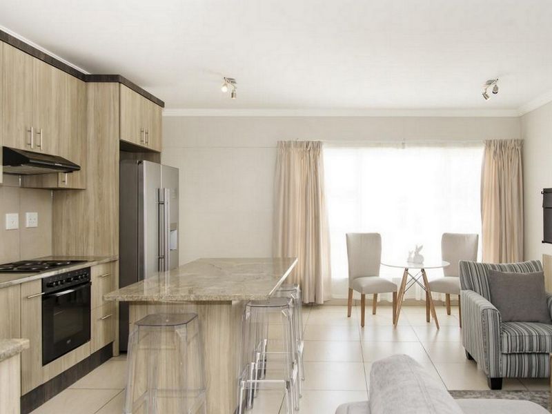 TWO BEDROOM APARTMENT – IDEAL FOR YOUNG PROFESSIONAL - Photo 2