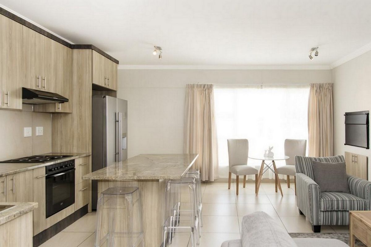 TWO BEDROOM APARTMENT – IDEAL FOR YOUNG PROFESSIONAL - Photo 2
