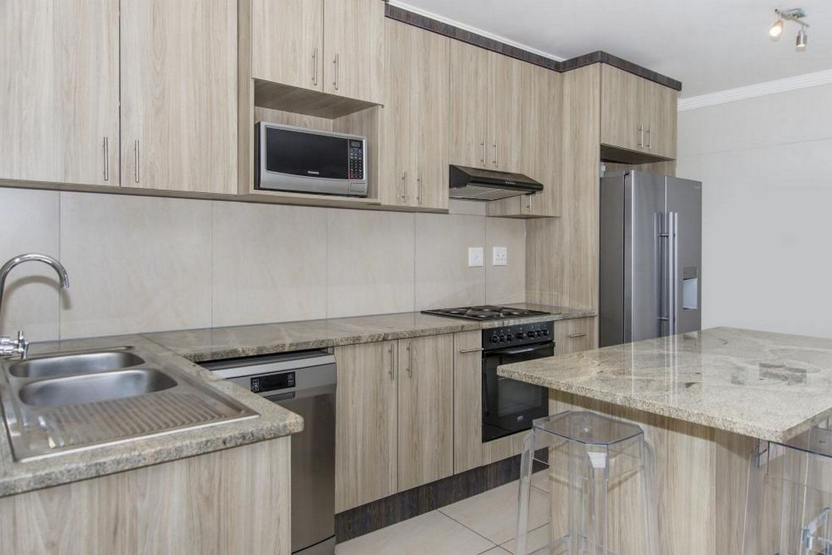 TWO BEDROOM APARTMENT – IDEAL FOR YOUNG PROFESSIONAL - Photo 4