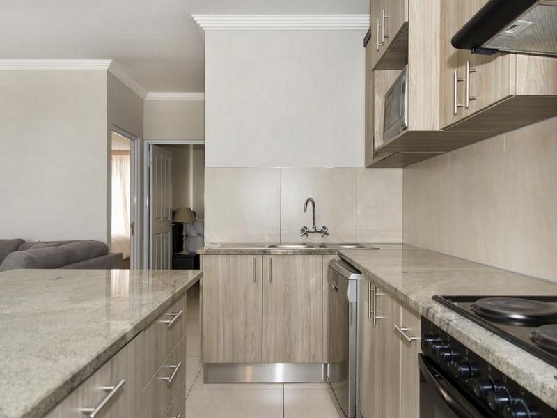 TWO BEDROOM APARTMENT – IDEAL FOR YOUNG PROFESSIONAL - Photo 8