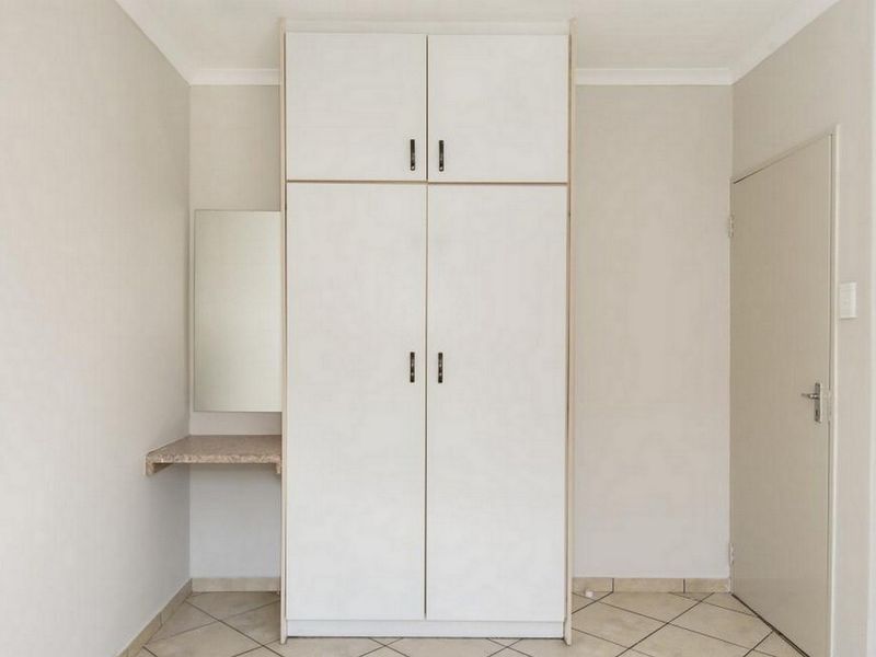 SINGLE LEVEL GYM! - Photo 8