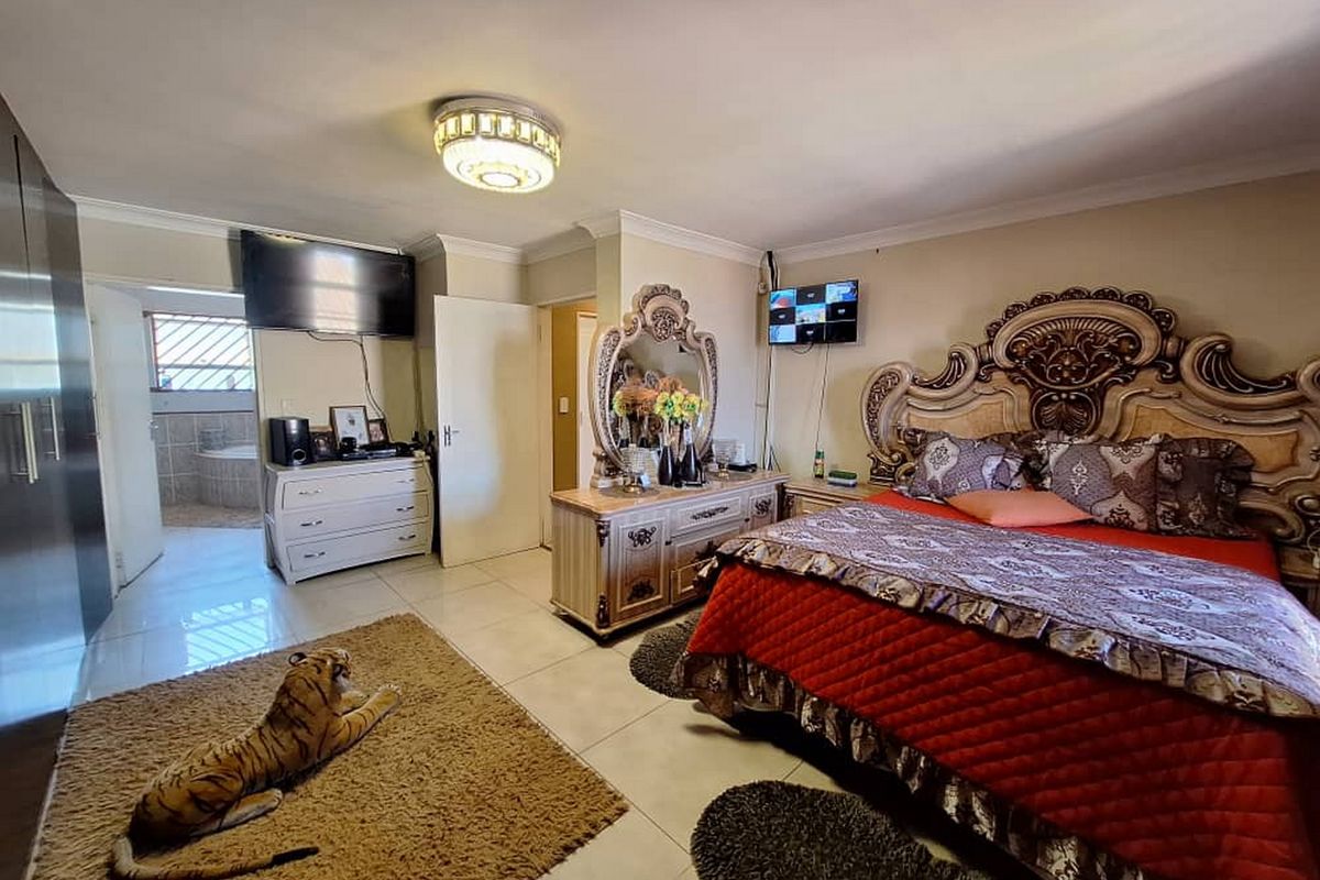Your Dream Home Awaits – Spacious, Stylish, and Move-In Ready! - Photo 4