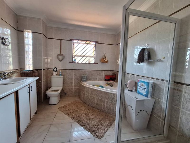 Your Dream Home Awaits – Spacious, Stylish, and Move-In Ready! - Photo 5