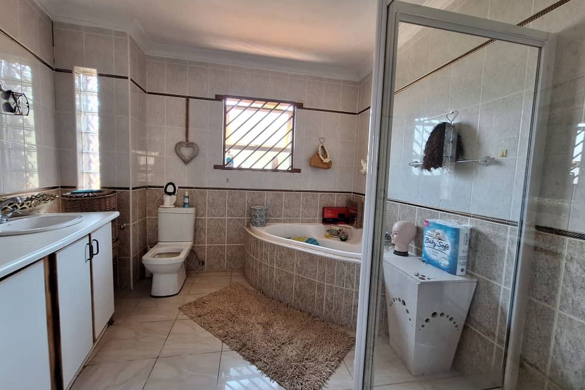 Your Dream Home Awaits – Spacious, Stylish, and Move-In Ready! - Photo 5