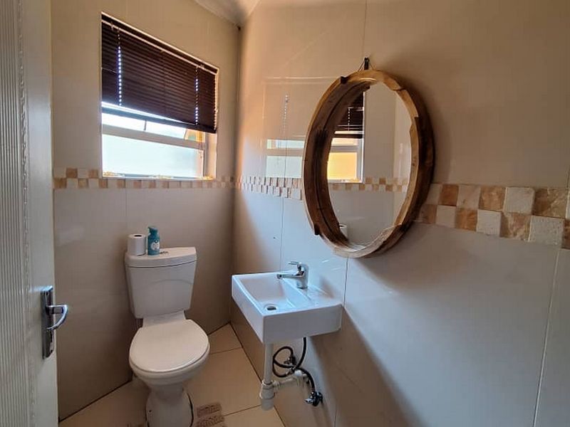 Your Dream Home Awaits – Spacious, Stylish, and Move-In Ready! - Photo 7
