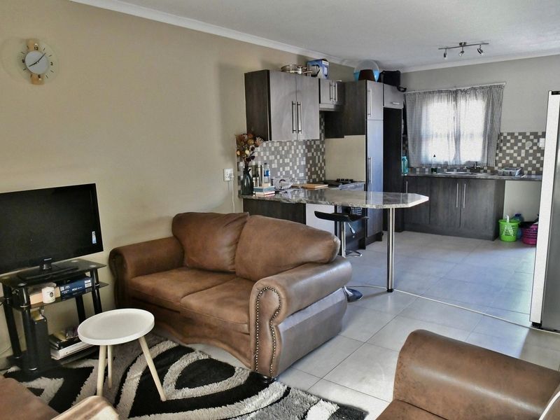 THIS MIGHT BE THE ONE FOR YOU!! - Photo 2