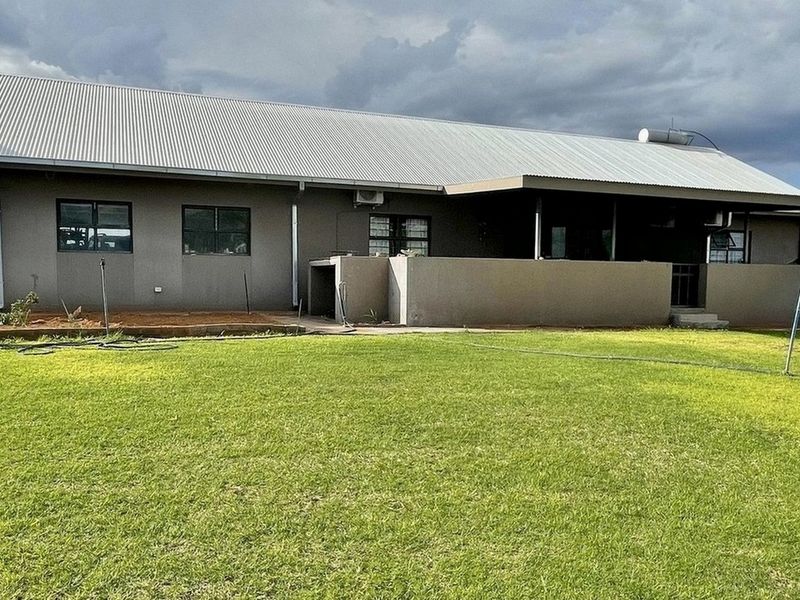 AGRICULTURAL HAVEN IN THE HEART OF STAMPRIET - Photo 3