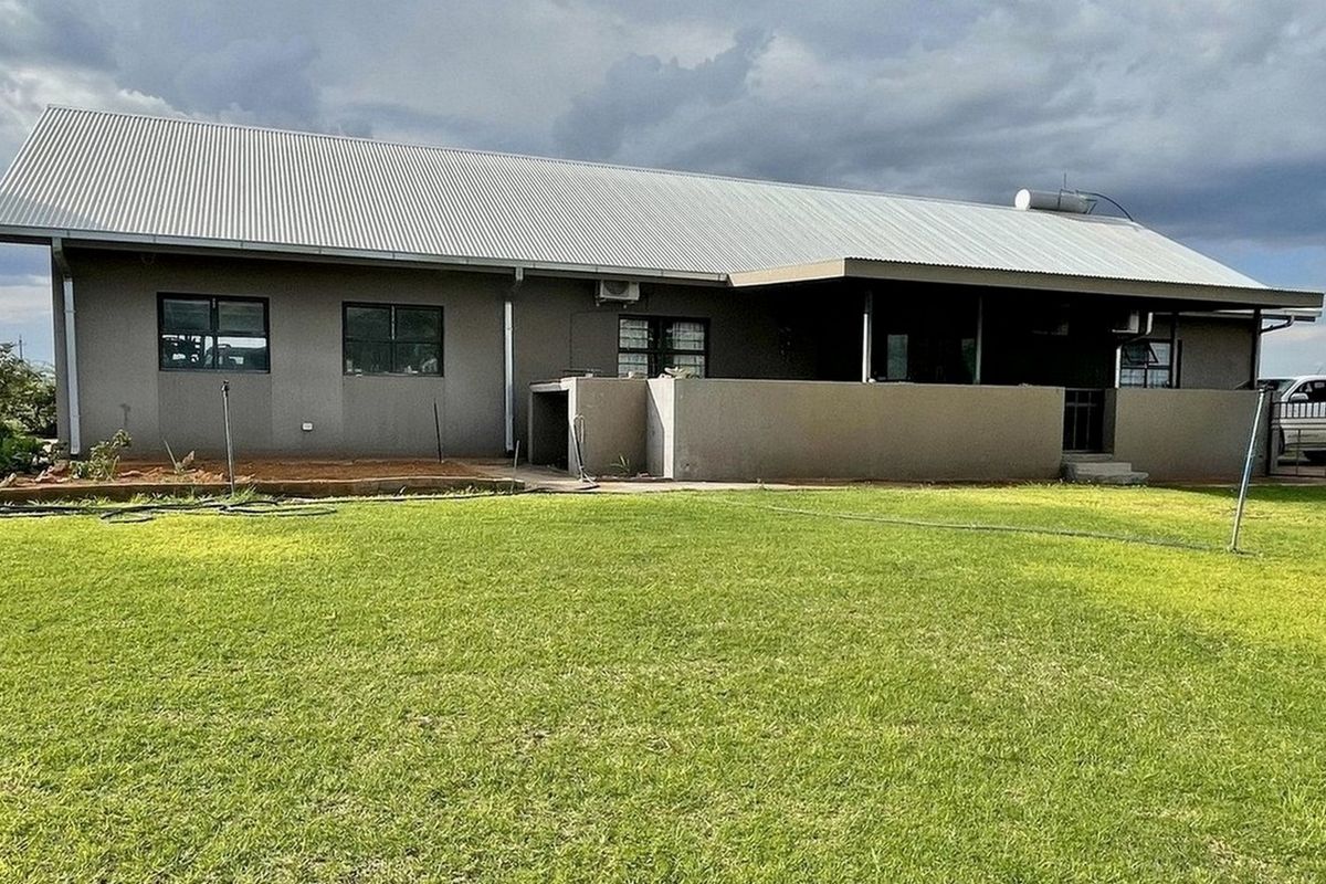 AGRICULTURAL HAVEN IN THE HEART OF STAMPRIET - Photo 3