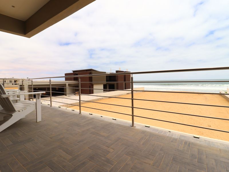 Stunning Modern Double Storey Home with Luxury Finishes & Two Bedroom Flat - Photo 3