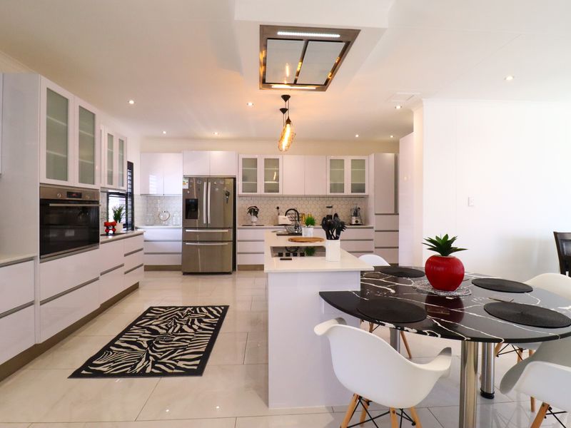 Stunning Modern Double Storey Home with Luxury Finishes & Two Bedroom Flat - Photo 2