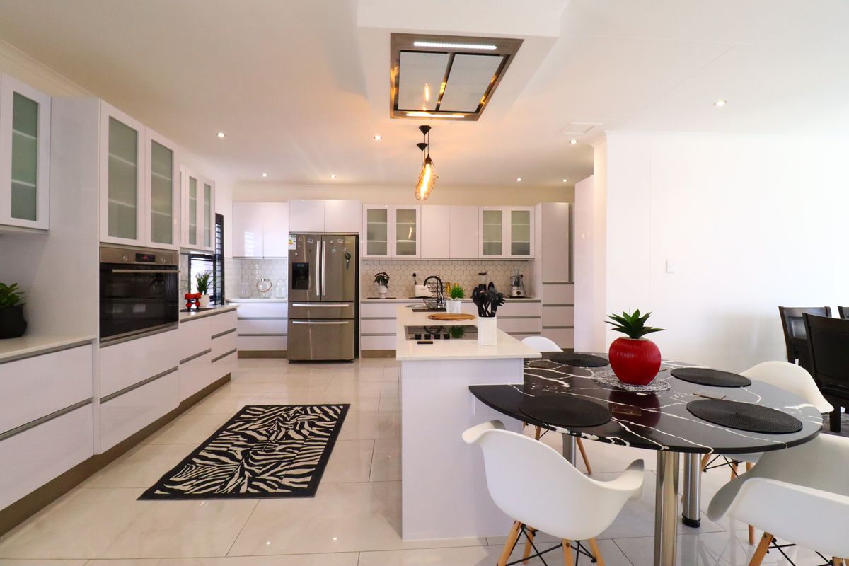 Stunning Modern Double Storey Home with Luxury Finishes & Two Bedroom Flat - Photo 2