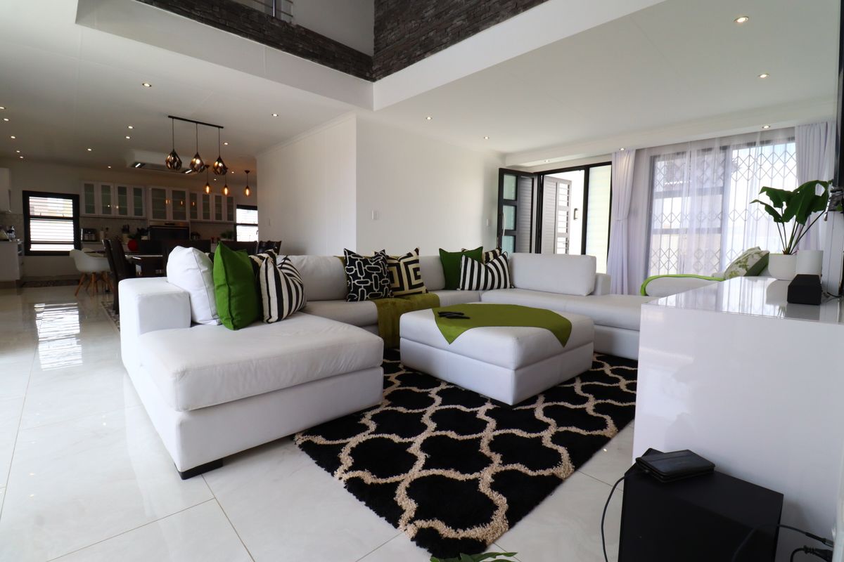 Stunning Modern Double Storey Home with Luxury Finishes & Two Bedroom Flat - Photo 4