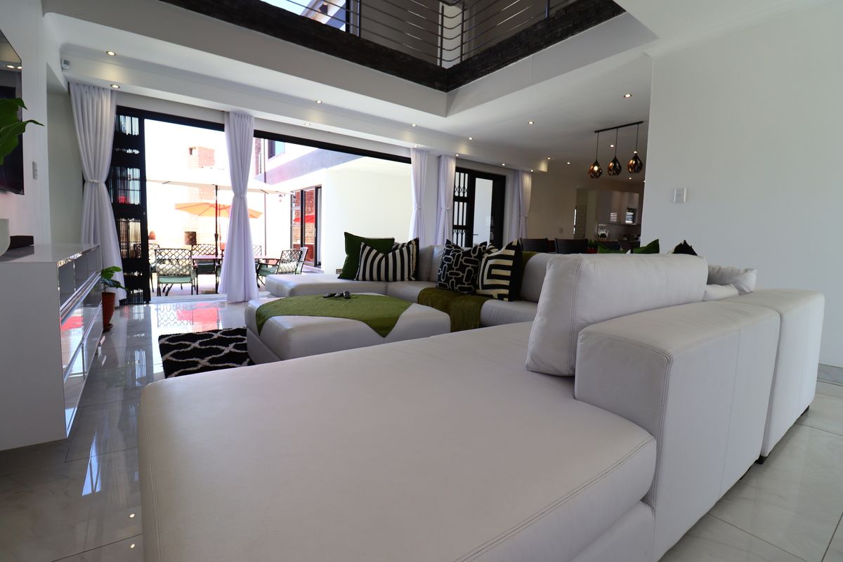 Stunning Modern Double Storey Home with Luxury Finishes & Two Bedroom Flat - Photo 5