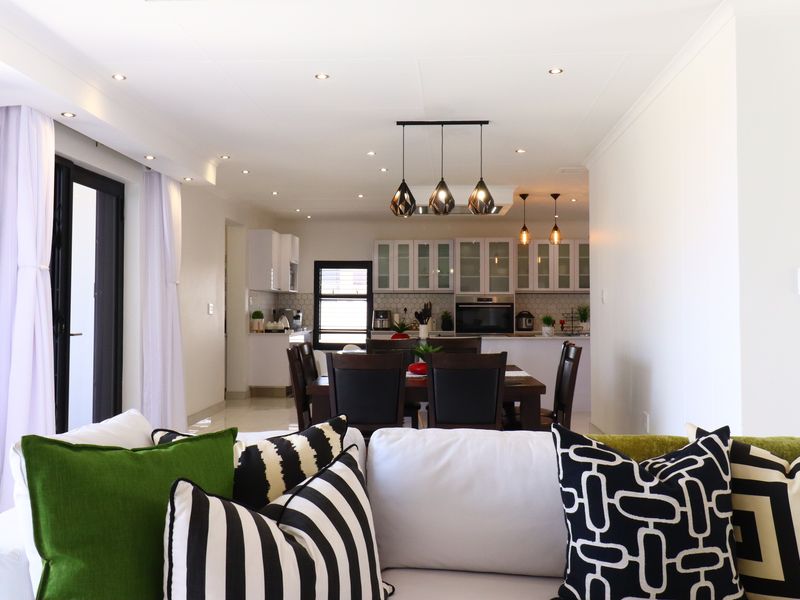 Stunning Modern Double Storey Home with Luxury Finishes & Two Bedroom Flat - Photo 8